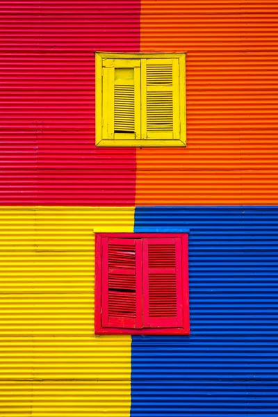 Pohled na barevnou fasádu budovy Buenos Aires, La Boca — Stock fotografie