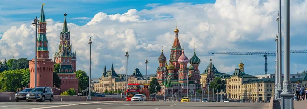 St. Basils Cathedral in Moscow, near Kremlin.Panorama — Φωτογραφία Αρχείου