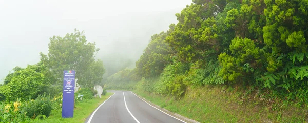Niebla Hermosas Carreteras Montaña Azores Isla Sao Miguel Nordeste Azores —  Fotos de Stock