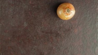 Mutfak Masa durmak devinim üzerinde düşen soğan