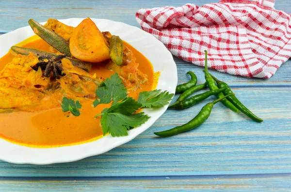 Plat Curry Poisson Épicé Savoureux Cuisine Traditionnelle Malaisienne Concentration Sélective — Photo