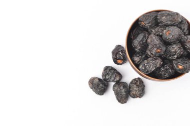 Kuru tarihler, Kurma Ajwa Arapçanın özel meyvelerinden biridir. Ramazan Kareem Tamar Tarihleri yiyerek oruç tutuyor.