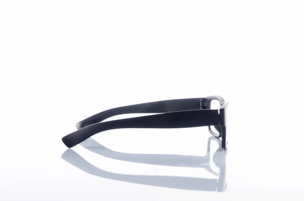 Vista Gafas Montura Negra Fondo Blanco Aislado Enfoque Selectivo — Foto de Stock