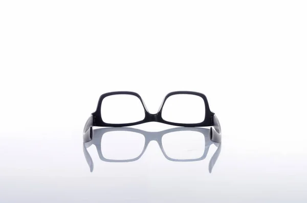 Zicht Zwart Frame Bril Een Witte Geïsoleerde Achtergrond Selectieve Focus — Stockfoto