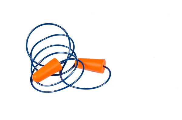 耳栓は白い背景に隔離されています オレンジの耳栓を隔離 選択的焦点 — ストック写真