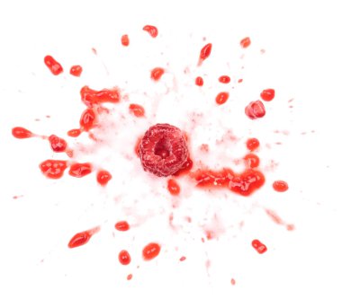 Ezilmiş ahududu beyazı izole edilmiş.