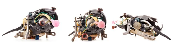 Brinquedo mecânico quebrado isolado no fundo branco — Fotografia de Stock