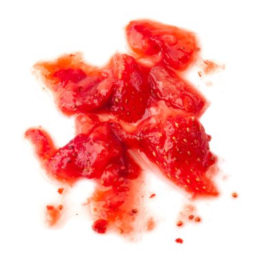 Ezilmiş çilek beyaz izole