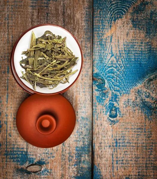 Black tea on old wooden table — Stock Photo, Image