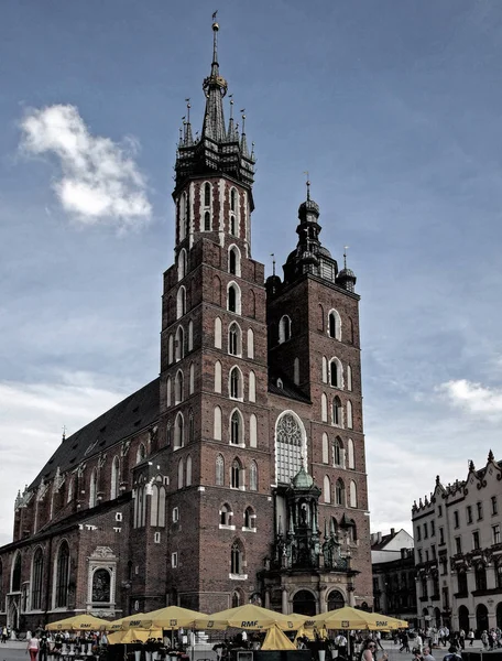 Krakow şehir sembolü mimari saydam kule