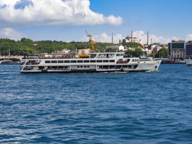 boğazda feribot yelken