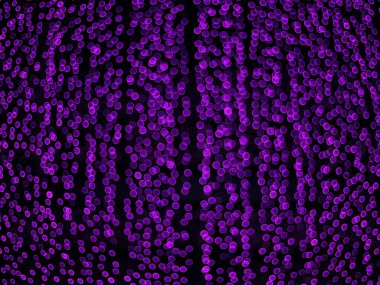 Koyu arka planda mor bokeh daireleri