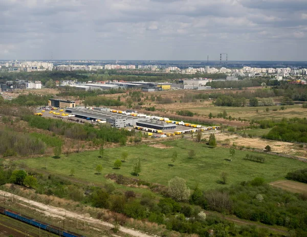 Hava şehir manzarası ve araçlar