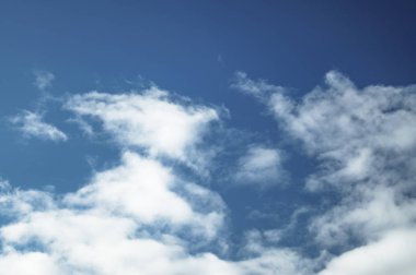 gökyüzü mavi bulutlar