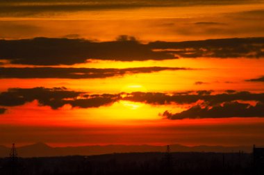 Güzel ateşli gün batımı
