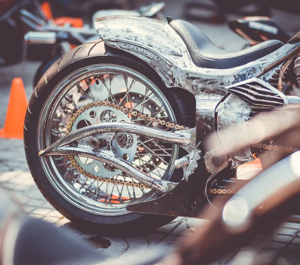 Atölyede yapılan yeni bir motosiklet parçası. Burap motorcu ralli Pattaya