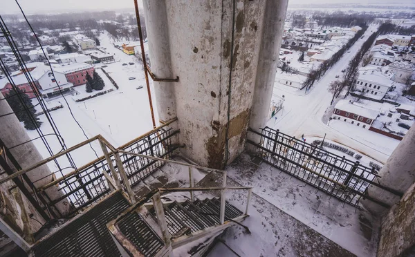 中央の鐘塔からスズダルの冬の街のトップビュー。旅行 ロシア — ストック写真