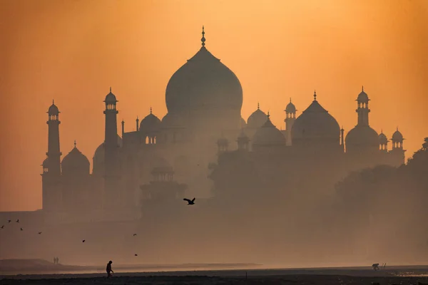 Silueta Del Taj Mahal Vista Desde Las Orillas Del Río — Foto de Stock