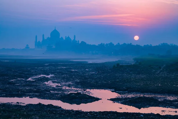 Långväga Över Taj Mahal Från Stranden Yamuna Floden Agra Uttar — Stockfoto