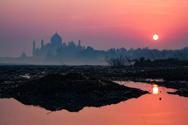Długodystansowy Widok Taj Mahal Brzegu Rzeki Yamuna Agra Uttar Pradesh — Zdjęcie stockowe