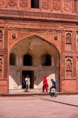 Agra, Uttar Pradesh, Hindistan - 1 Ekim 2017 UNESCO Dünya Mirası sahası Agra Red Fort, Hindistan.
