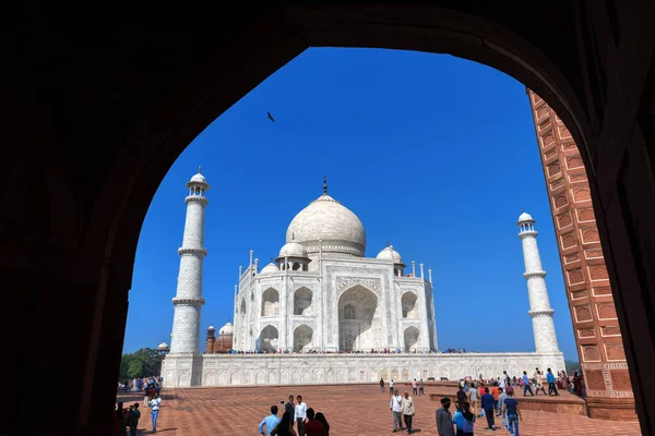 Agra Uttar Pradesh Indie Października 2017 Ludzie Odwiedzają Taj Mahal — Zdjęcie stockowe