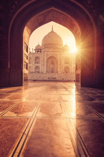 Великолепный Тадж Махал Индии Показывает Свое Великолепие Славном Восходе Солнца — стоковое фото