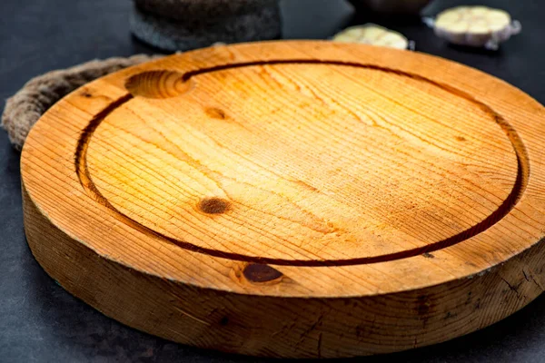 Stone Mortar Bowl Pestle Garlic Bay Leaf Wooden Cutting Board — Stock Photo, Image