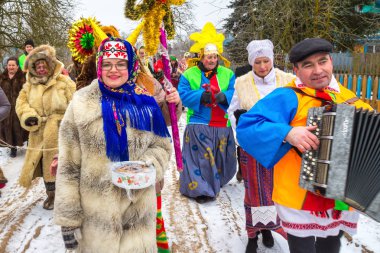 Polotsk, Belarus 13.01.2018. Eski yeni yıl Noel şarkıları. Selamlar, komik sahneleri, yılbaşı servet ve halk oyunları yanı sıra Belarus şarkı geleneksel festival oluşur