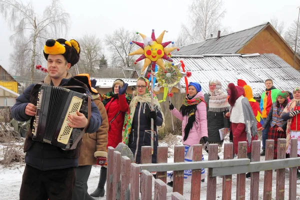 白俄罗斯波洛茨克13 2018 新的一年的圣诞颂歌 传统节日包括问候 喜剧场景 圣诞算命游戏和民间游戏 以及白俄罗斯歌曲 — 图库照片