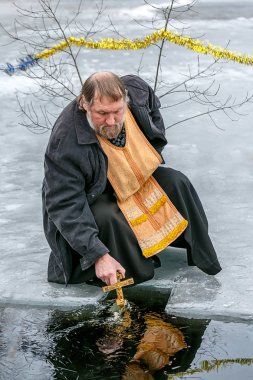 Su kutsama Rabbinin vaftiz için.