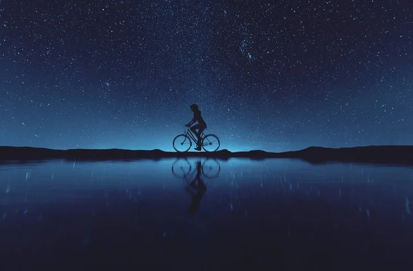 Sziluettjét, fiatal nő a kerékpáros az éjszakai égbolton, 3D-s illusztráció — Stock Fotó