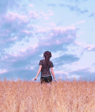 Çim alanında kadın, 3d render