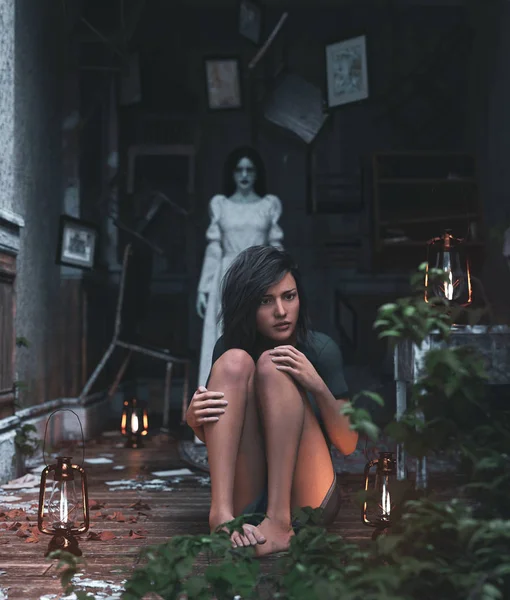 Το κορίτσι τρομοκρατείται από το κακόβουλο κακό που ζει σε ένα στοιχειωμένο σπίτι — Φωτογραφία Αρχείου