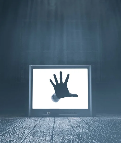 La otra dimensión, la mano fantasma que sale de la pantalla de televisión — Foto de Stock