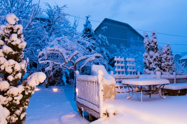 Jardim Pátio Após Queda Neve Noite — Fotografia de Stock