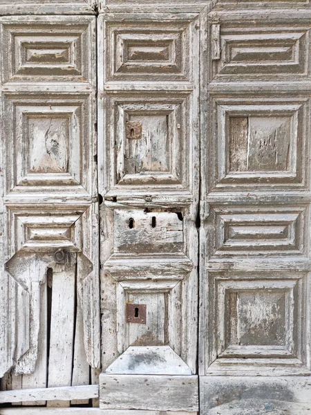 Oude houten rustieke deur, vintage achtergrond. — Stockfoto