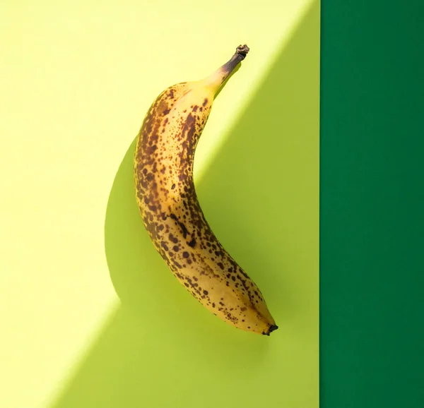 Ripe Banana Dark Spots Hard Light Shadows Yellow Background Green — Stock Photo, Image