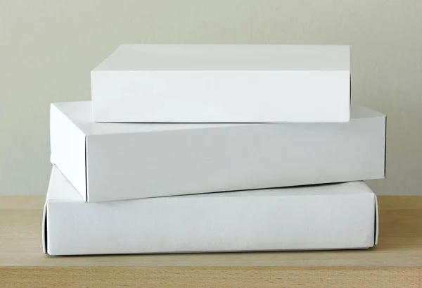 Στοίβα Από Λευκό Χαρτόνι Πακέτο Κουτί Mockup Στο Ξύλινο Τραπέζι — Φωτογραφία Αρχείου
