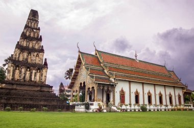 Antik Pagoda adlı Cham Thewi Tapınağı (Wat Cham Thewi): Lamphun, Thailand kuzeyinde
