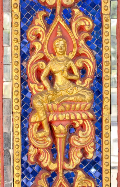 Wzór Rzeźbione Sztukaterią Macierzystego Ściany Świątyni Stylu Tajskim — Zdjęcie stockowe