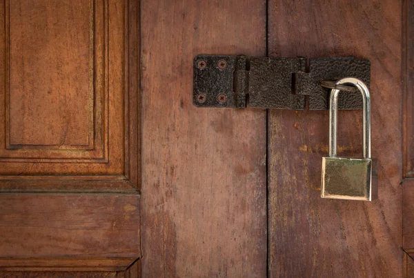 Wood Gate Lock Locked Wooden Doors — Stock Photo, Image