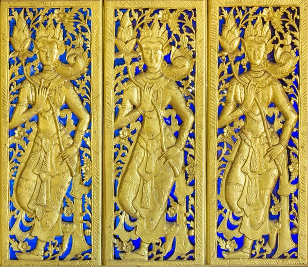 Wzór rzeźbione na sztukaterie projektowania rodzimej ścianie, tajski styl w — Zdjęcie stockowe