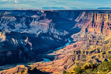 Noktada Mather, Grand Kanyon Milli Parkı, Arizona gündoğumu. Sunrise için ünlü olan bir grup, turist izlerken gündoğumu Mather noktada fotoğraf gösterir.