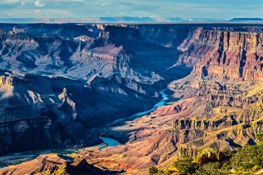 Noktada Mather, Grand Kanyon Milli Parkı, Arizona gündoğumu. Sunrise için ünlü olan bir grup, turist izlerken gündoğumu Mather noktada fotoğraf gösterir.