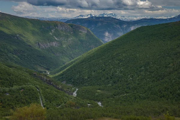 Prachtig Uitzicht Natuur Met Fjord Bergen Mooie Reflectie Locatie Scandinavische — Stockfoto