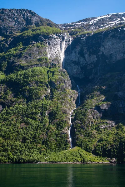 Wodospad Siedmiu Sióstr Nad Fiordem Geirangerfjord Położony Pobliżu Wioski Geiranger — Zdjęcie stockowe