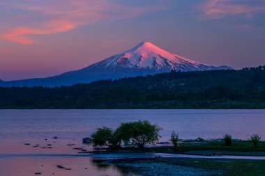 Şili patagonya günbatımı Villarrica Yanardağı doğal görünümü