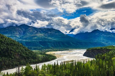 Alaska'da manzara dağının muhteşem manzarası. Doğanın tarifsiz güzelliği!