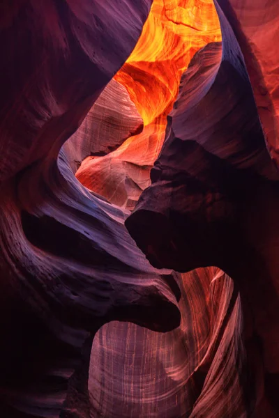 Navajo kabile Parkı, Page Arizona sarma antilop Kanyonu dar duvarlarının iç.
